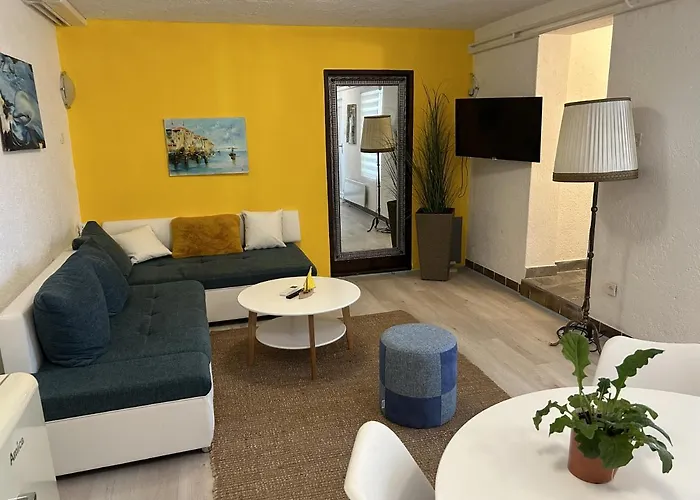 Διαμέρισμα Peaceful With Patio Ρόβινι