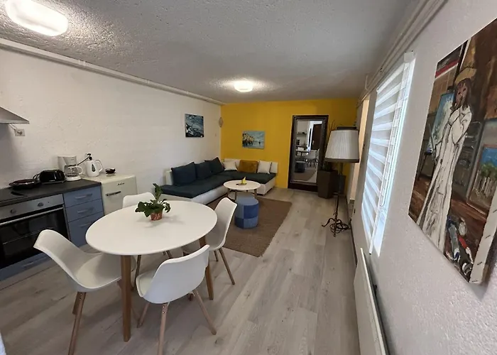 Peaceful With Patio Ρόβινι