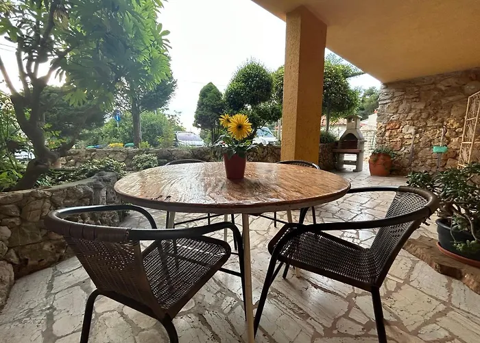 Peaceful With Patio Διαμέρισμα *