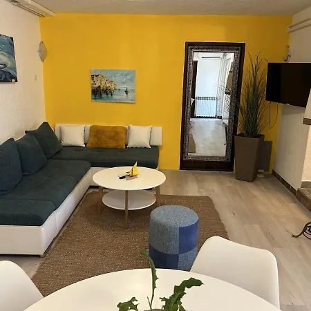 Apartment Peaceful With Patio