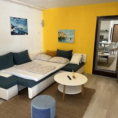 Peaceful With Patio Apartment Rovinj